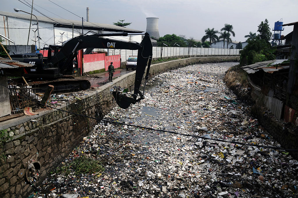 Sampah Daerah Aliran Sungai Citarum Capai 8.000 Ton Setiap Tahun