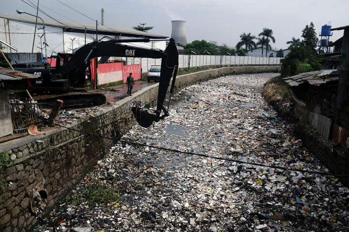 Sampah Daerah Aliran Sungai Citarum Capai 8.000 Ton Setiap Tahun