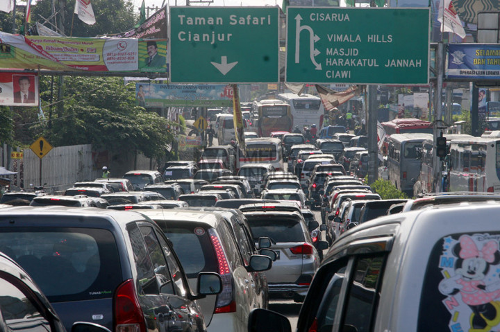 Libur Panjang, Jalur Menuju Puncak Macet