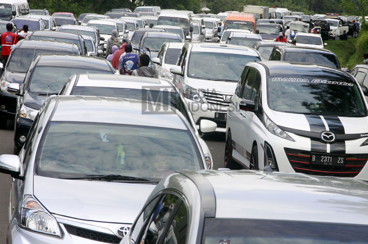 Libur Panjang, Jalur Menuju Puncak Macet