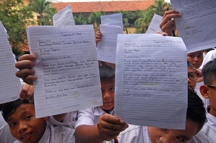 Pembangunan Gedung Sekolah Dihentikan, Murid Buat Surat untuk Presiden