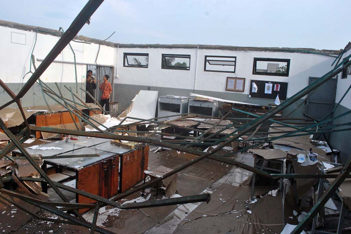 Atap Sekolah di Bogor Ambruk, Delapan Luka-luka