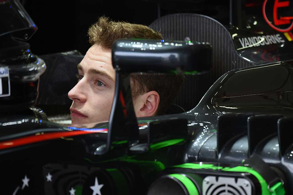 Absennya Alonso membuka jalan bagi pembalap cadangan asal Belgia Stoffel Vandoorne untuk melakukan debut di F1.