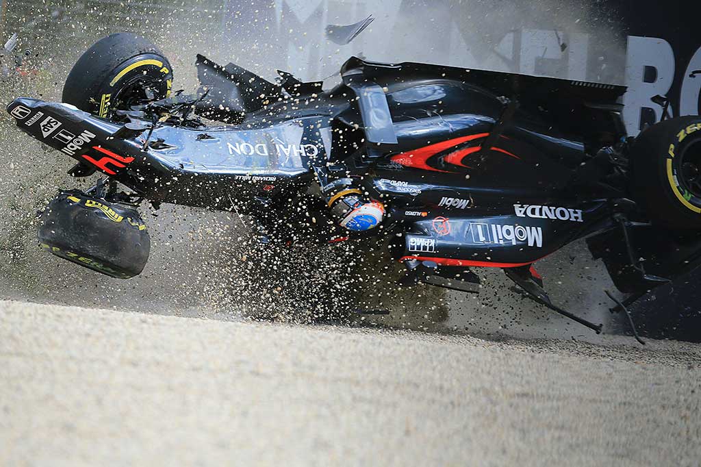 Alonso mengalami kecelakaan hebat di Melbourne, setelah bertubrukan dengan pembalap Meksiko Esteban Gutierrez yang membela tim Haas pada balap pembukaan musim yang berlangsung 20 Maret lalu.