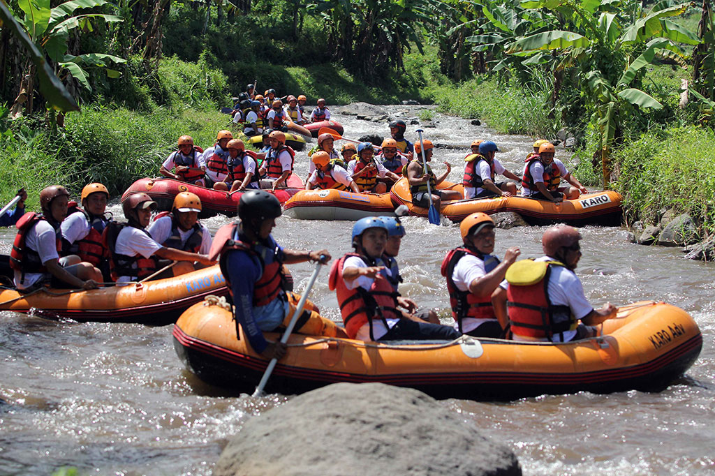 Wisata Arung Jeram di Sungai Badeng Banyuwangi