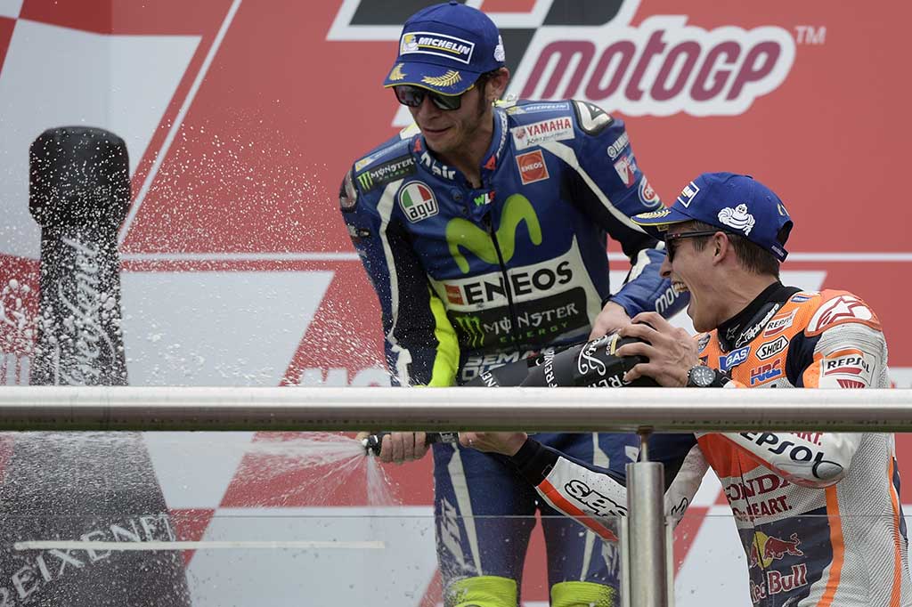 Sedangkan pembalap tim Movistar Yamaha MotoGP Valentino Rossi menempati urutan kedua dengan selisih waktu 7,679 dari catatan waktu Marquez. 