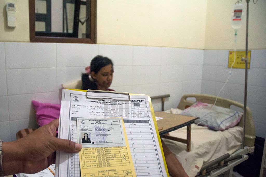 Seorang Siswa SMK di Banyumas Kerjakan UN di RS