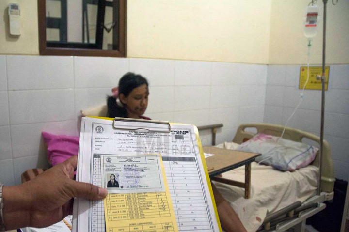 Seorang Siswa SMK di Banyumas Kerjakan UN di RS