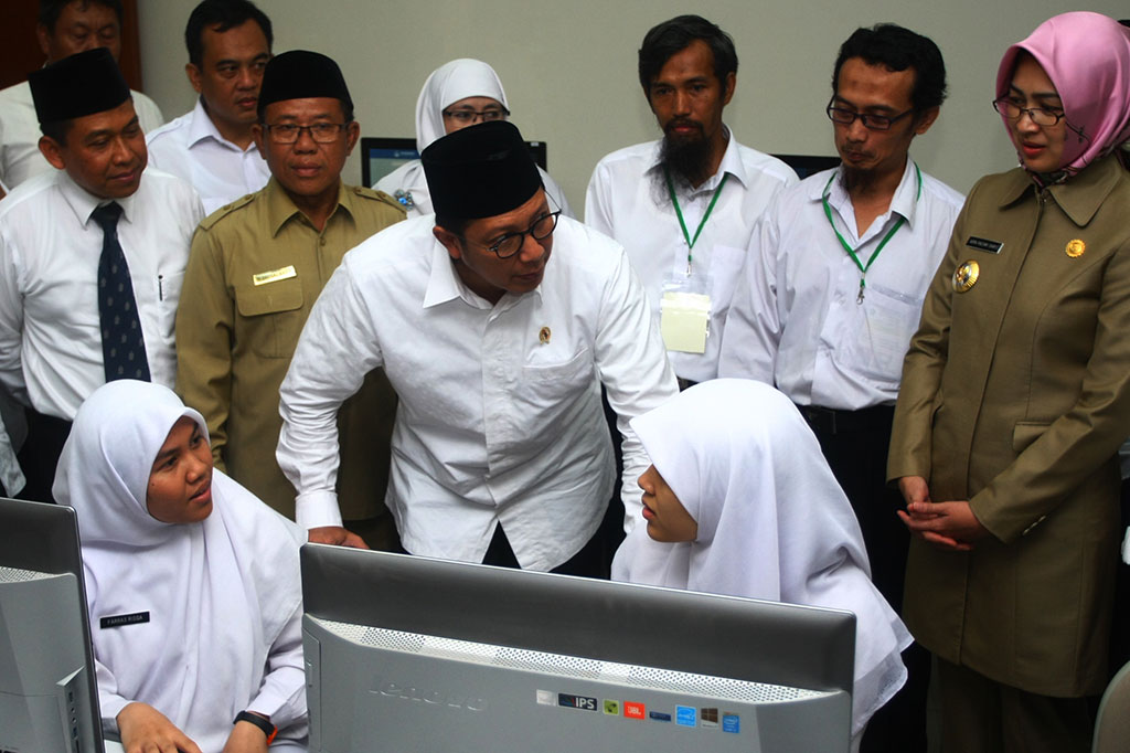 Menteri Agama Tinjau Pelaksanaan UN di Madrasah Aliyah