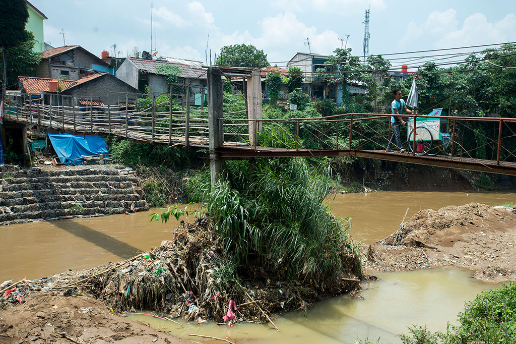 Jembatan Gantung di Kampung Poncol Sudah Tidak Memadai