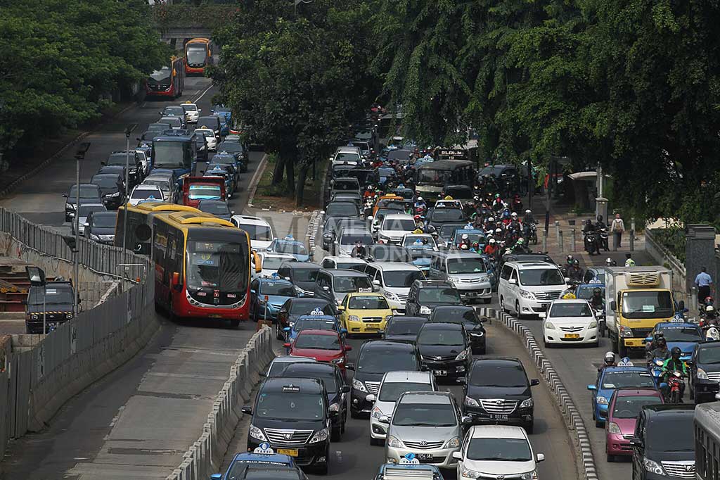 Uji coba penghapusan tersebut karena aturan '3 in 1' yang semula ditujukan untuk mengurangi kemacetan di Ibu Kota dinilai tidak efektif dan justru memunculkan dampak sosial seperti joki yang melibatkan anak-anak, bahkan ada anak yang disewakan untuk dibawa para pejoki.