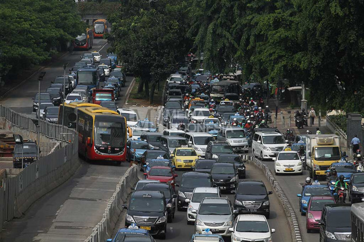 Uji coba penghapusan tersebut karena aturan '3 in 1' yang semula ditujukan untuk mengurangi kemacetan di Ibu Kota dinilai tidak efektif dan justru memunculkan dampak sosial seperti joki yang melibatkan anak-anak, bahkan ada anak yang disewakan untuk dibawa para pejoki.
