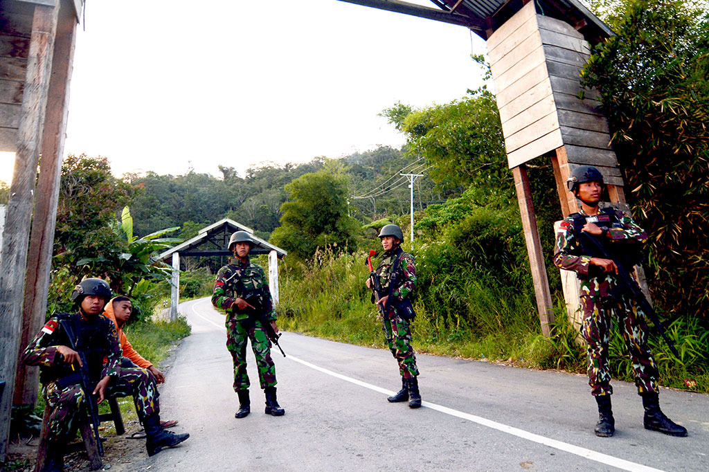 Aparat Gabungan Lakukan Penjagaan Jalur Masuk Poso