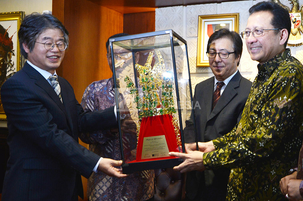 Irman Gusman Terima Mahkota Emas Chonma-chong
