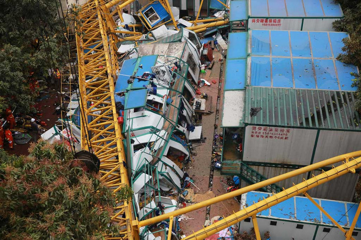 18 orang tewas sementara 18 lainnya dirawat di rumah sakit akibat kecelakaan tersebut. 