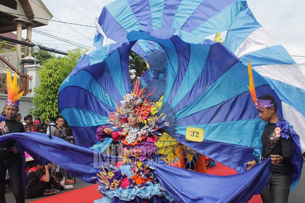 Busana Sampah di Festival Pasuruan