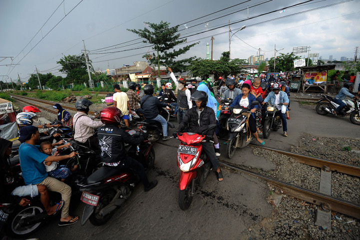 Perlintasan Kereta Api Tanpa Palang Pintu