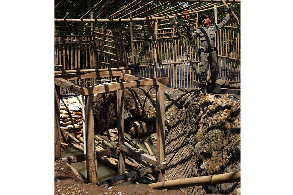 Petugas Tutup Tambang Emas Ilegal di Ajibarang