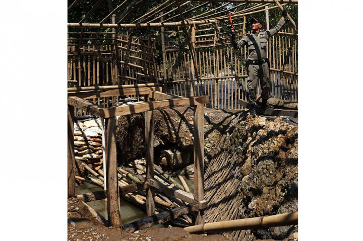 Petugas Tutup Tambang Emas Ilegal di Ajibarang