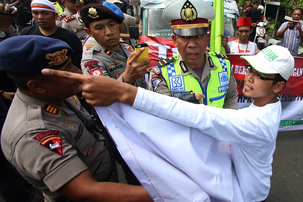 Front Pancasila Tentang Simposium Nasional 1965