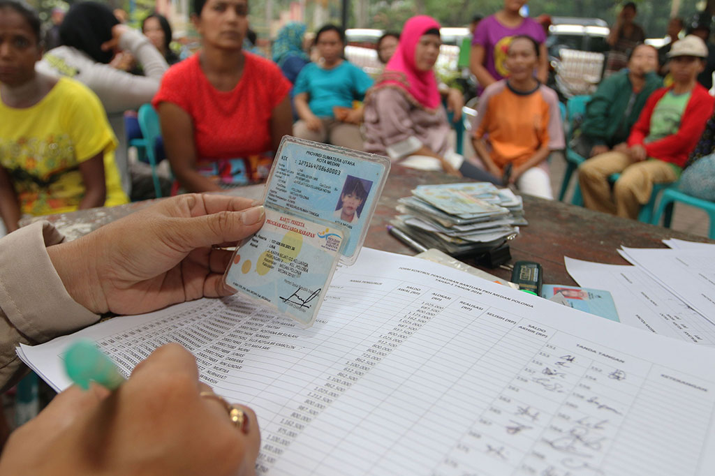 Penyerahan Dana Program Keluarga Harapan di Medan