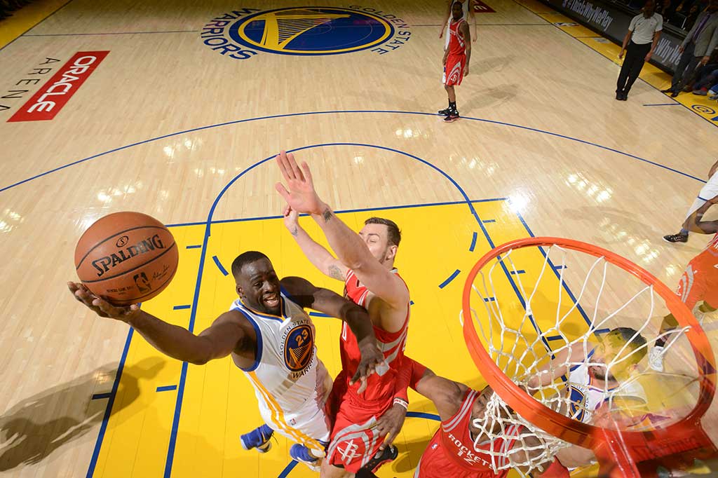 Draymond Green selesai dengan 12 poin, 14 rebound dan delapan assist.