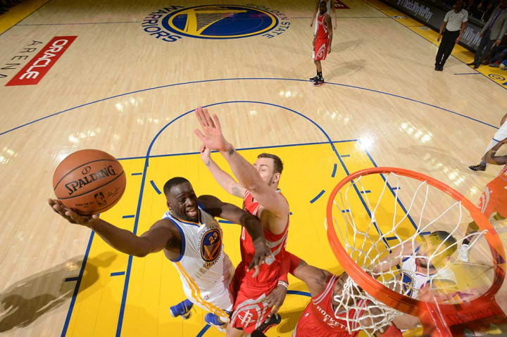 Draymond Green selesai dengan 12 poin, 14 rebound dan delapan assist.