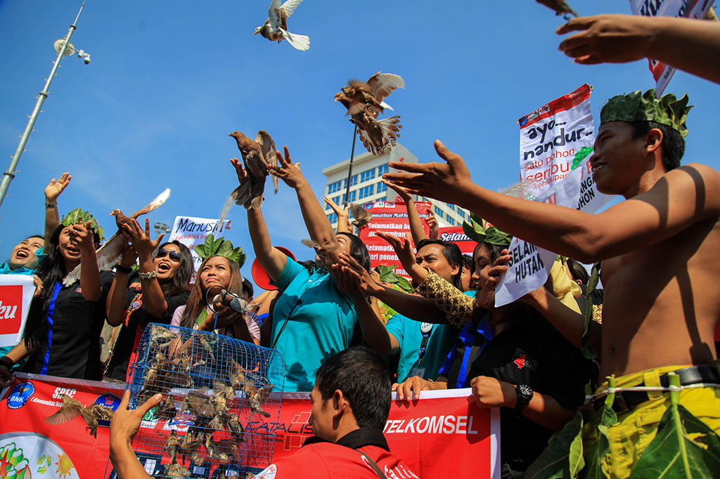Pelepasan Ratusan Burung di Sukoharjo Menyambut Hari Bumi Internasional
