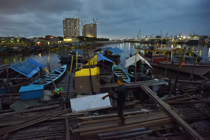 Warga Korban Penggusuran Masih Bertahan di Atas Kapal