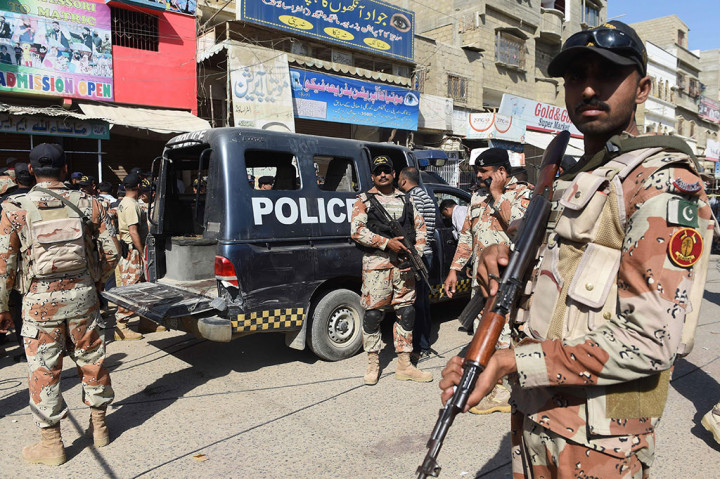 Tujuh Polisi Pakistan Tewas Ditembak Saat Kawal Vaksinasi Polio