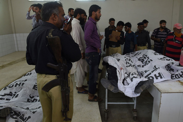 Tujuh Polisi Pakistan Tewas Ditembak Saat Kawal Vaksinasi Polio