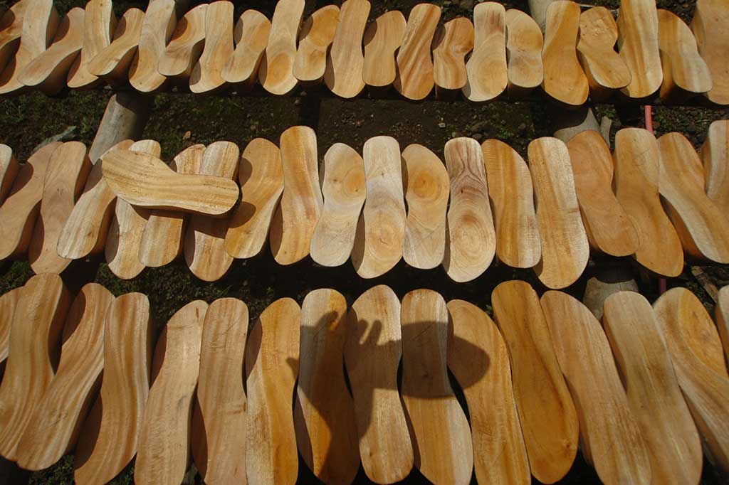 Sandal Kelom Geulis Siap Bersaing Hadapi MEA