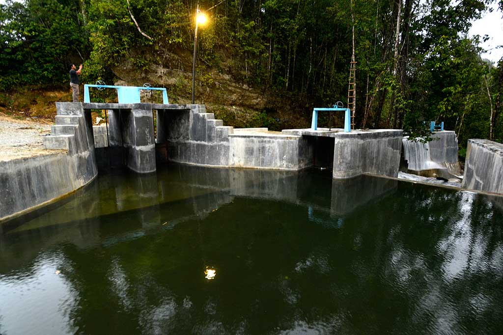 Suasana Pembangkit Listrik Tenaga Mikro Hidro (PLTMH) di Kabupaten Maybrat, Papua Barat.