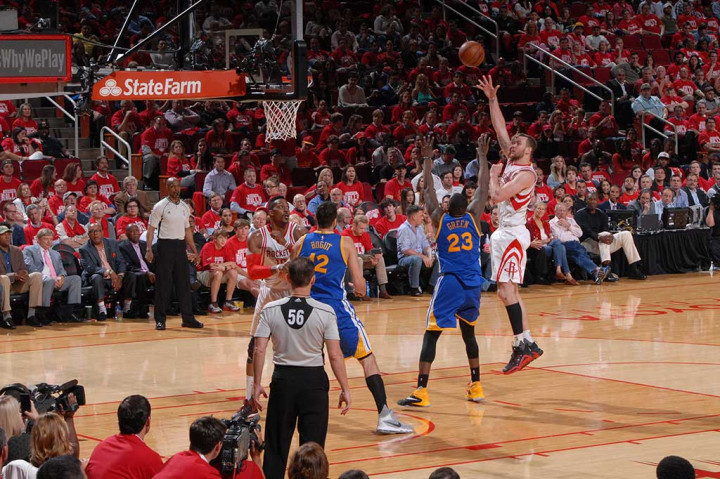 Sementara itu Donatas Motiejunas menyumbang 14 poin dan 13 rebound.