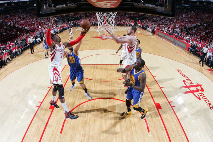 Dan Dwight Howard menambah 13 poin dan 13 rebound.
