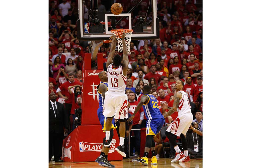 Harden selesai dengan 35 poin, delapan rebound, dan sembilan assists.