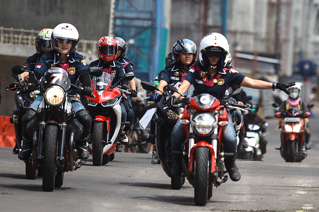 21 Lady Bikers Dapatkan Sertifikat Duta Kartini