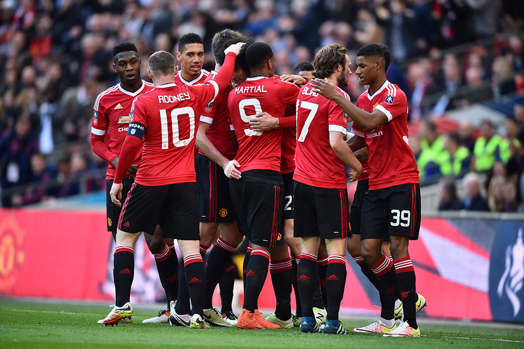 Para pemain MU meluapkan kegembiraannya.