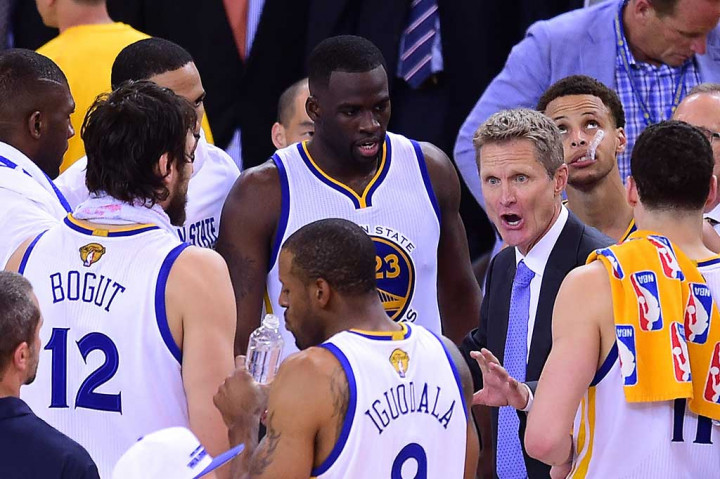 Di bawah asuhan Kerr dan asisten pelatih Luke Walton, Warriors mengukir rekor kemenangan terbanyak sepanjang musim NBA yakni 73 kemenangan.