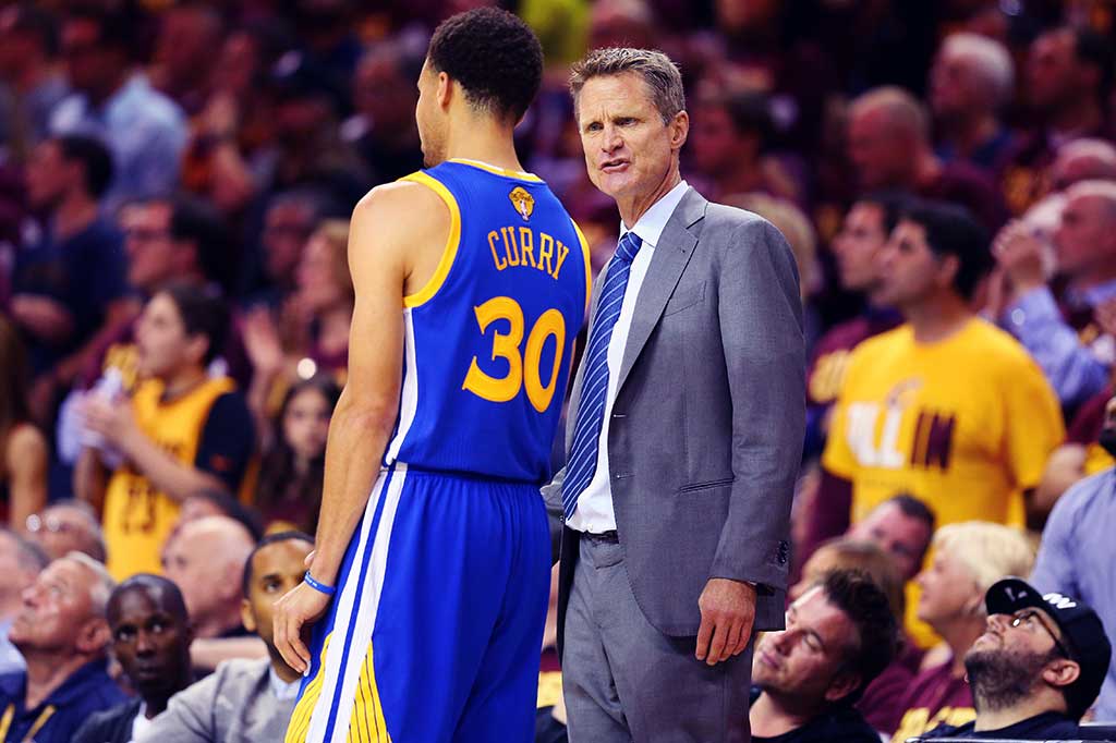 Kerr membawa Warriors (73-9) mencatatkan rekor terbaik sepanjang sejarah liga di musim reguler, melampaui torehan Chicago Bulls (72-10) pada 1995-1996.