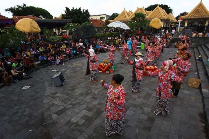 Pertunjukan Drama Oleh Paguyuban Pedagang Pasar Ngasem