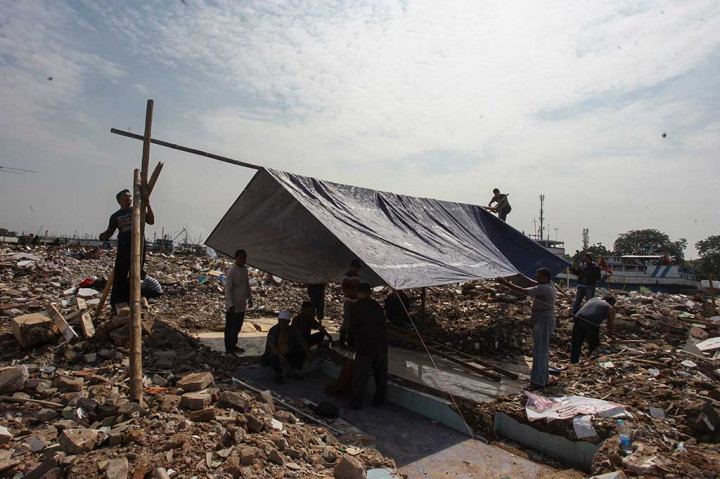 Sebagian Warga Kampung Aquarium Masih Bertahan