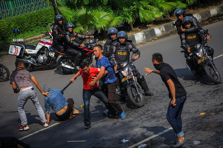 Sabhara Polresta Solo Simulasi Penanganan Kerusuhan