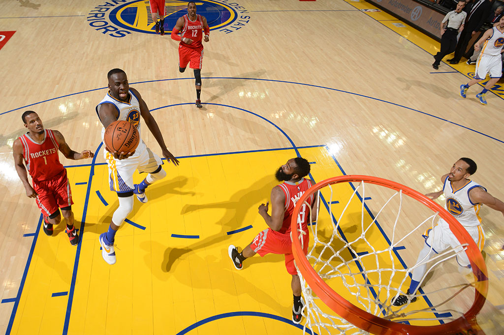 Draymond Green menambah 15 poin dengan sembilan rebound dan delapan assist.