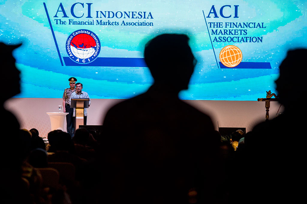 Wakil Presiden Jusuf Kalla menyampaikan pidatonya saat pembukaan The 55th ACI - Financial Market Association (ACI-FMA) World Congress. 