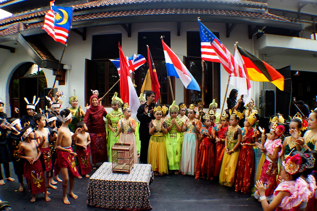 Kelompok Anak Rakyat Peringati Hari Tari Dunia di Bandung