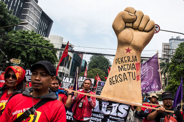 Aksi Ribuan Buruh Tuntut Upah Layak