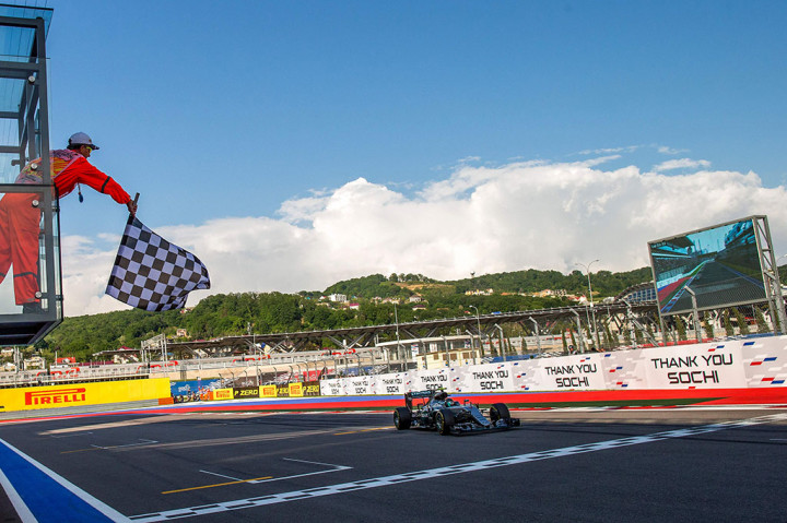 Rosberg menjalani balapan dari posisi start terdepan untuk melewati kibaran bendera kotak-kotak sekaligus menandai kemenangannya yang ke-18 sepanjang kariernya.