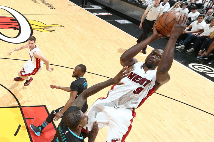 Miami juga mendapatkan 15 angka dari Luol Deng.