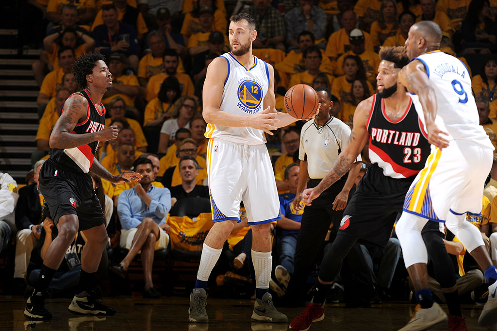 Sementara itu Andrew Bogut menyumbang double-double dengan 10 poin dan 12 rebound.